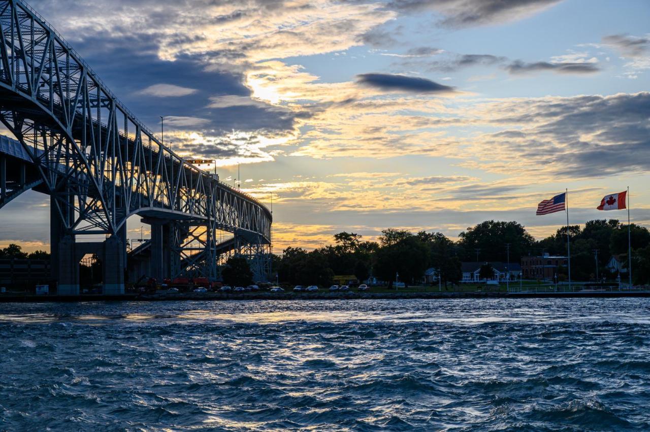 Days Inn By Wyndham Sarnia Harbourfront Eksteriør billede