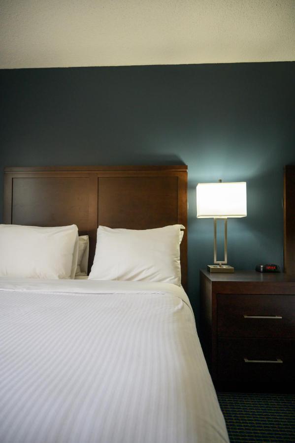 Days Inn By Wyndham Sarnia Harbourfront Eksteriør billede