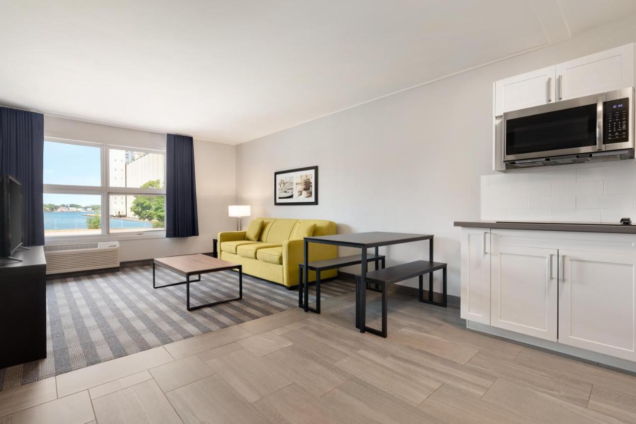 Days Inn By Wyndham Sarnia Harbourfront Eksteriør billede