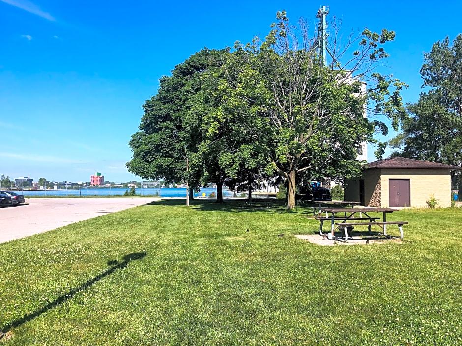 Days Inn By Wyndham Sarnia Harbourfront Eksteriør billede