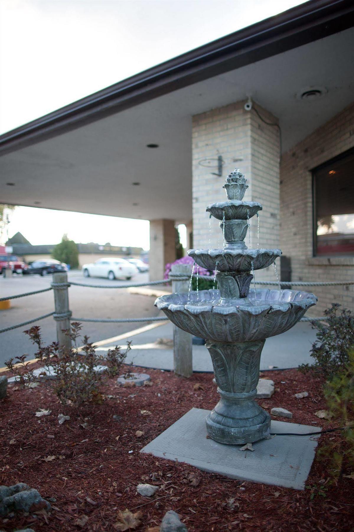Days Inn By Wyndham Sarnia Harbourfront Eksteriør billede